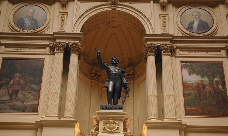 Estátua de Dom Pedro 1º no interior já restaurado do novo Museu do Ipiranga: edifício histórico reabriu em setembro para celebrar os 200 anos da Independência do Brasil - Helio Nobre/Agência Brasil - Helio Nobre/Agência Brasil