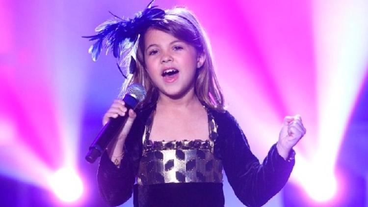 Júlia Gomes aos 8 anos no reality 'Qual é o Seu Talento?', do SBT