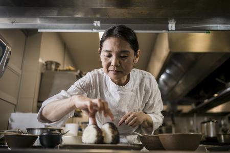 Chef Penha cai nas graças da população de Holambra com culinária Japonesa.  ‹ O Regional