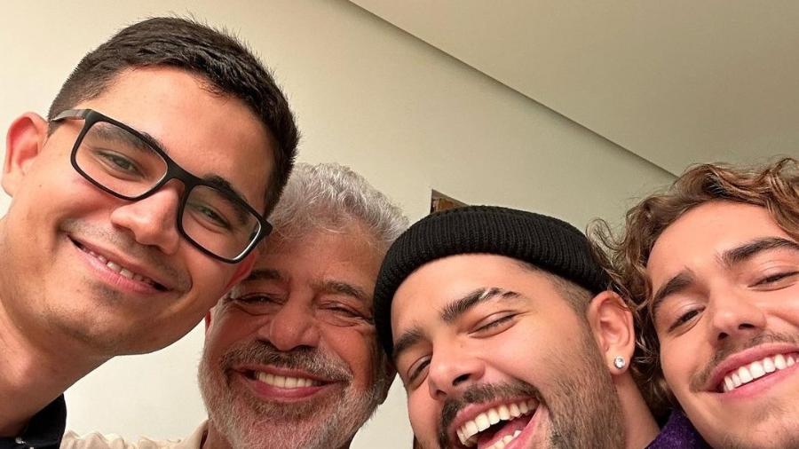 Pedro Sampaio posou com Henrique Meinke, Lulu Santos e Bruno Azevedo em festa - Reprodução/Instagram