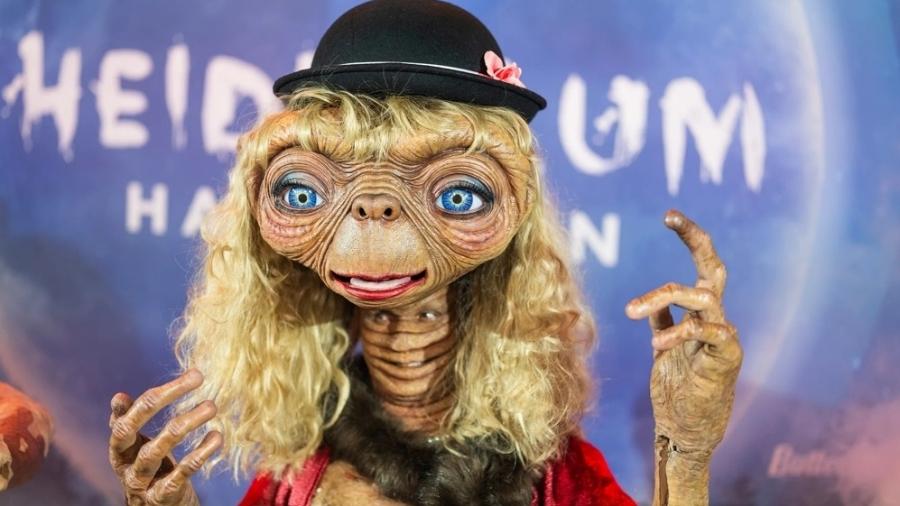 Heidi Klum se fantasiou de E.T no Halloween