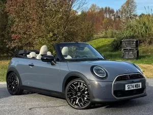 Mini cabrio: como é o conversível de 204 cv que chega ao Brasil em 2025 