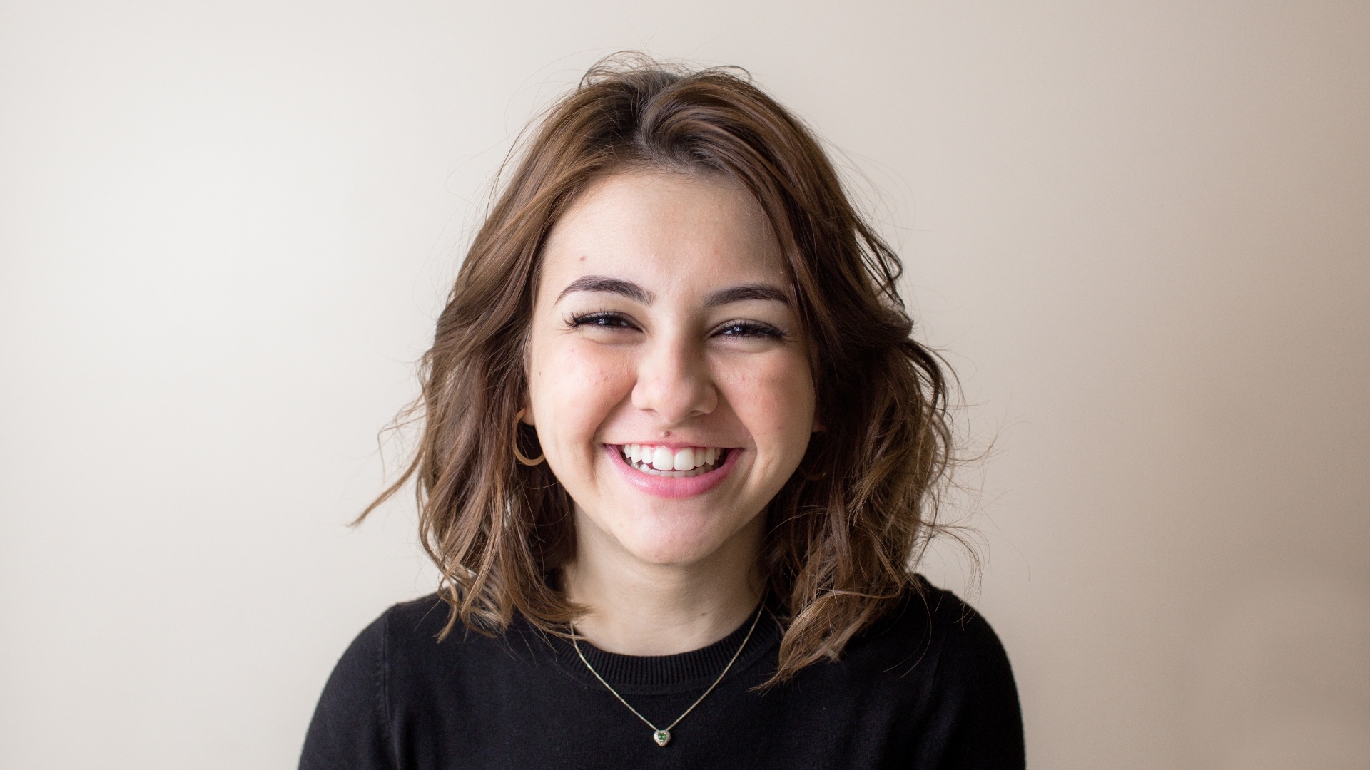 A atriz Klara Castanho fala ao UOL sobre sua estreia no cinema como Julia, no filme "É Fada!", e no teatro como Jane e Lady Jane em "O Aprendiz de Feiticeiro" - Ricardo Matsukawa/UOL