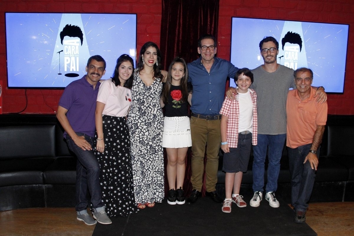 28.nov.2016 - Elenco da série "A Cara do Pai" lança a série em boliche na Barra da Tijuca, zona oeste do Rio de Janeiro - Marcos Ferreira/Brazil News