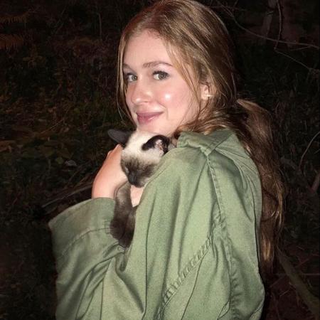 Marina Ruy Barbosa posa com gato que encontrou em gravação - Reprodução/Instagram/marinaruybarbosa