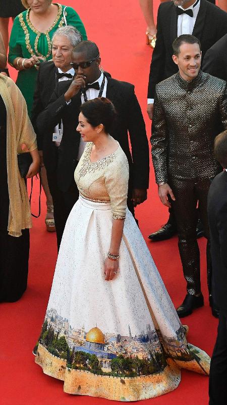 O vestido da ministra da Cultura e Esporte Miri Regev causou polêmica nas redes sociais - Antonin Thuillier/AFP
