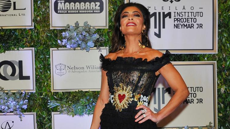 Deslumbrante, Juliana Paes vai ao leilão de Neymar acompanhada pelo promoter David Brazil - Imagem/Brazil News - Imagem/Brazil News
