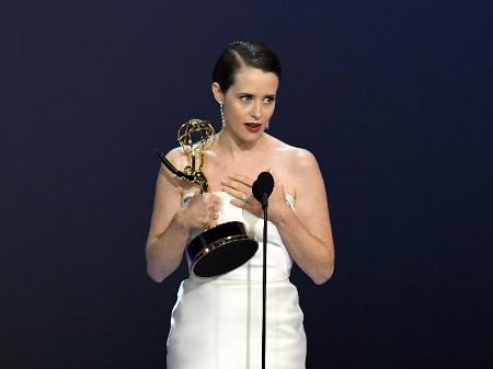 Claire Foy, de "The Crown", chegou a se emocionar ao agradecer por Emmy - Kevin Winter/Getty Images