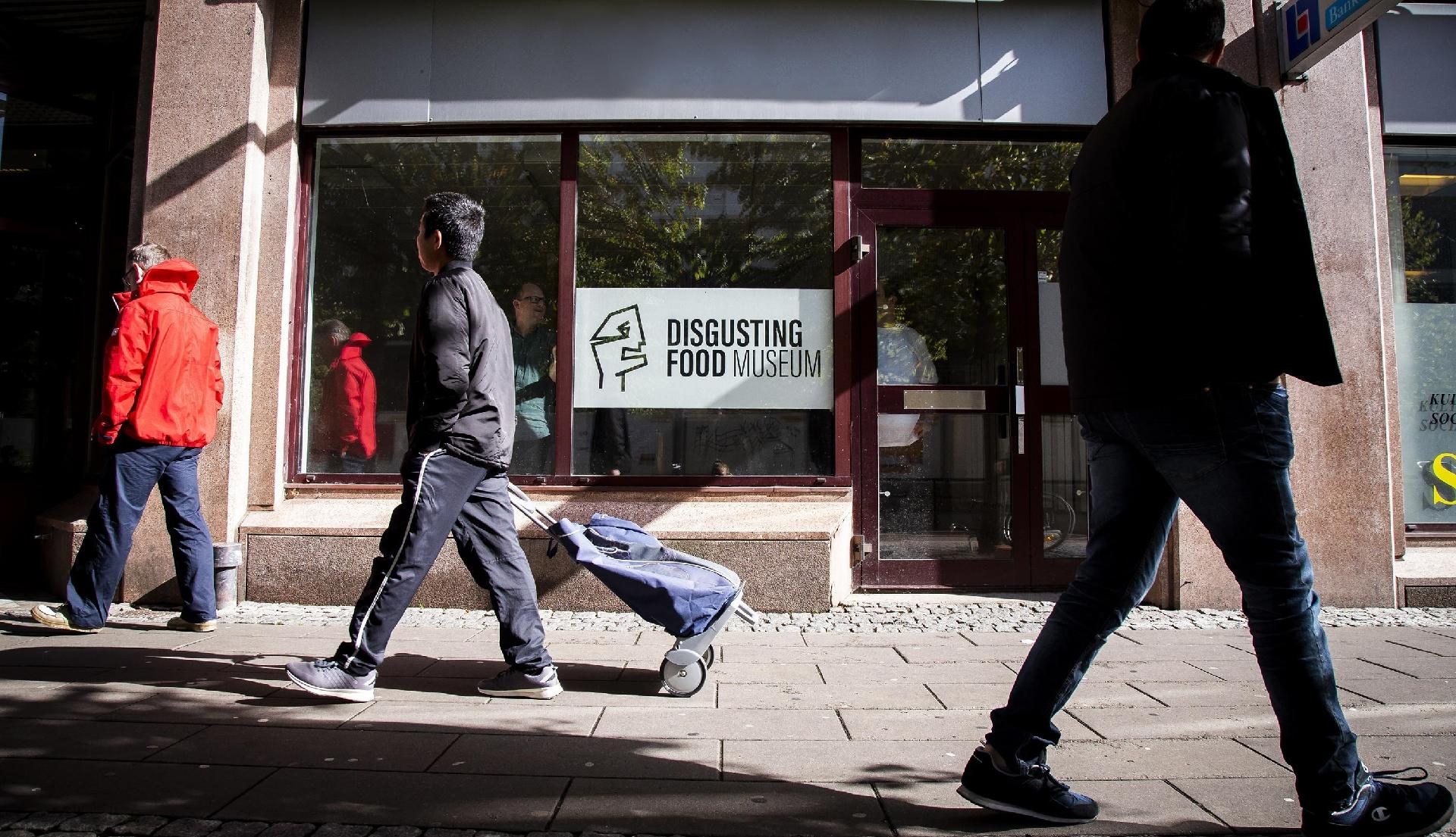 Museu da Comida Nojenta, na cidade sueca de Malmö, surpreende seus visitantes com receitas desconcertantes como o pênis de touro, ou um queijo repleto de vermes - Anja Barte Telin/Divulgação