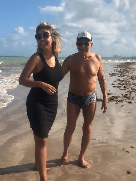 O casal Renata Domingues e Carlos Alberto de Nóbrega - Reprodução/Instagram