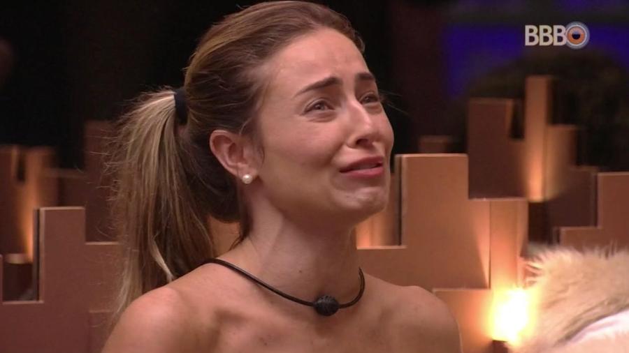 Paula chora após expulsão de Hariany do "BBB19" - Reprodução/GloboPlay