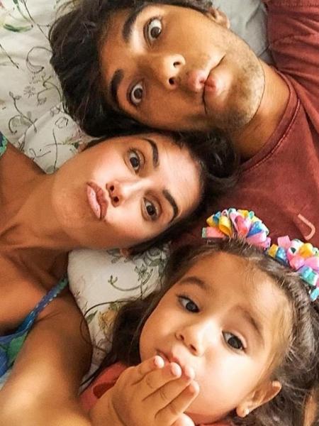 Hugo Moura, Deborah Secco e Maria Flor - Reprodução/Instagram