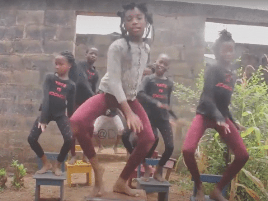 Meninas de ONG nigeriana ganham web ao copiarem clipe de Beyoncé