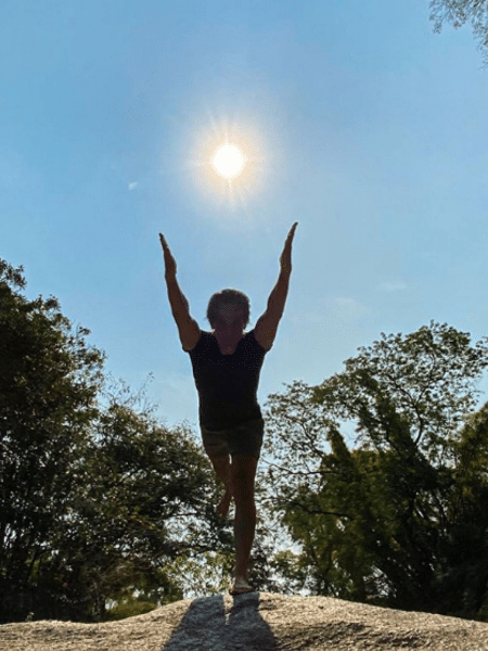 Rodrigo Santoro exaltou importância da yoga em sua vida com foto de prática - Reprodução/Instagram/@rodrigosantoro