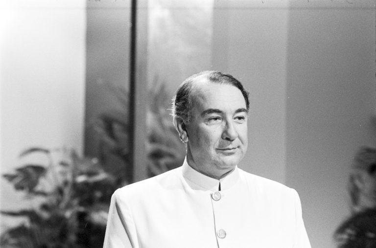 Sérgio Mamberti como o mordomo Eugênio em "Vale Tudo" (TV Globo), em 1988 - Foto: Bazilio Calazans/Globo