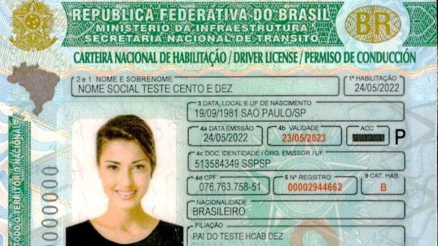 Motorista que continuar dirigindo com CNH vencida está sujeito a multa a pontos na carteira - Divulgação