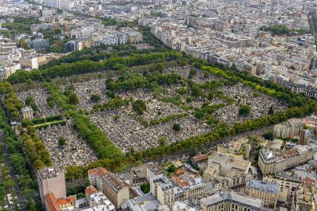 Aerial view of Pere Lachaise Cemetery taken from Montparnasse Tower in Paris, France - BargotiPhotography/Getty Images/iStockphoto - BargotiPhotography/Getty Images/iStockphoto