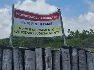 'Tirando nosso sustento': muro 'privatizou' praia famosa de Pernambuco