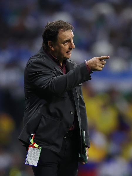 Técnico Nestor Lorenzo exalta Colômbia após vitória sobre Uzbequistão na estreia da Copa