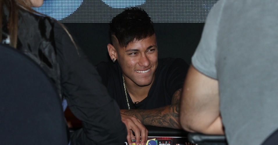 26.jul.2015 - Neymar joga pôquer em torneio beneficente organizado por ele em prol do Instituto Projeto Neynar Jr.