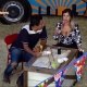 13.nov.2015 - Luka e Ana Paula  conversavam na festa Food Truck - Reprodução/Record