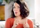 Padrão de beleza é sofrer? Clarice Falcão faz crítica em nova campanha - Reprodução/YouTube