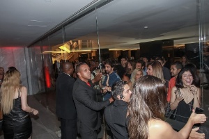 Produção tenta conter os convidados barrados  - Agnews - Agnews