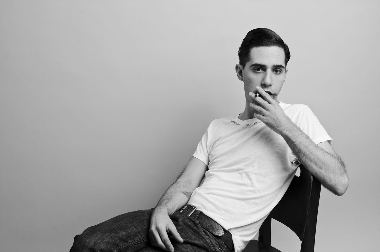 O cantor Thiago Pethit - Gianfranco Bi