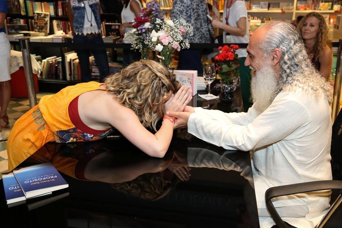 6.dez.2016 - A atriz Bárbara Borges sauda comparece ao lançamento do "Propósito", do mestre espiritual Sri Prem Baba. O evento foi realizado em uma livraria no Leblon, Zona Sul do Rio - Roberto Filho /Brazil News