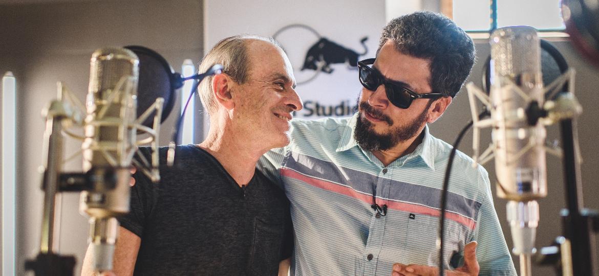 Ney Matogrosso e Jorge DuPeixe, vocalista do Nação Zumbi, se encontram em um estúdio - Helena Yoshioka/I hate flash/Divulgação