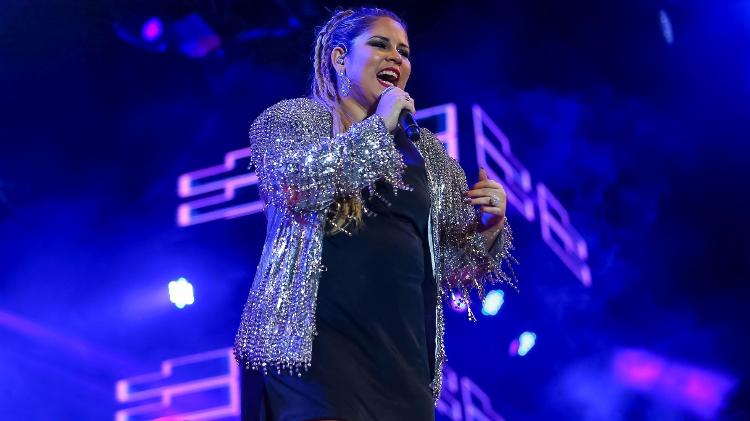 6.mai.2017 - Marília Mendonça se emociona durante apresentação na Festa das Patroas no Anhembi, em São Paulo  - AgNews - AgNews