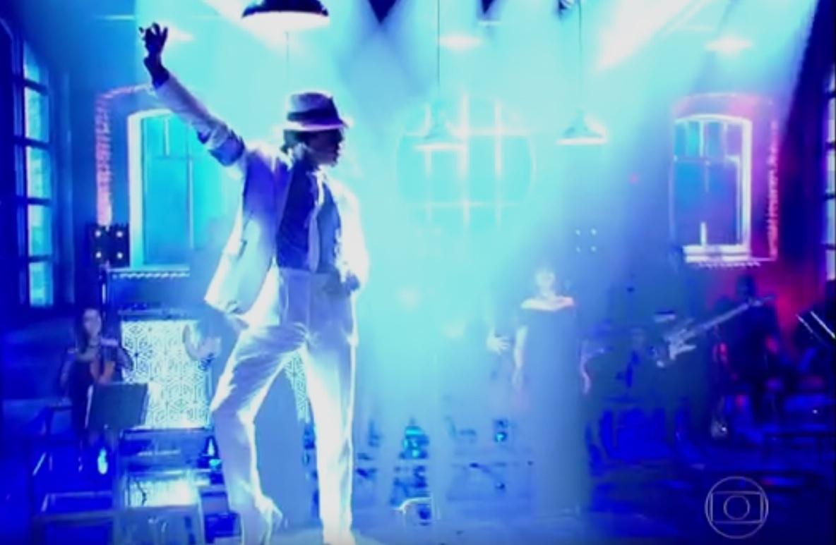 Ícaro Silva imita Michael Jackson na final do "Show dos Famosos" no "Domingão do Faustão" - Reprodução/TV Globo 