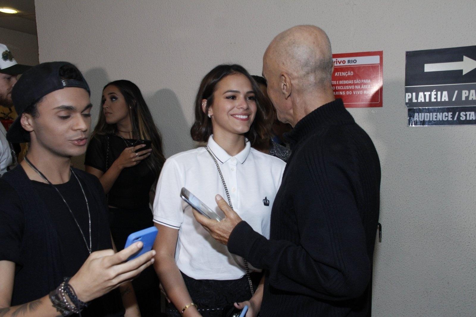 Um dia depois de se esbaldar em uma festona de 22 anos na sexta-efira, Bruna Marquezine curtiu o show da Marília Mendonça, no sábado, no Rio de Janeiro - Marcos Ferreira/Brazil News