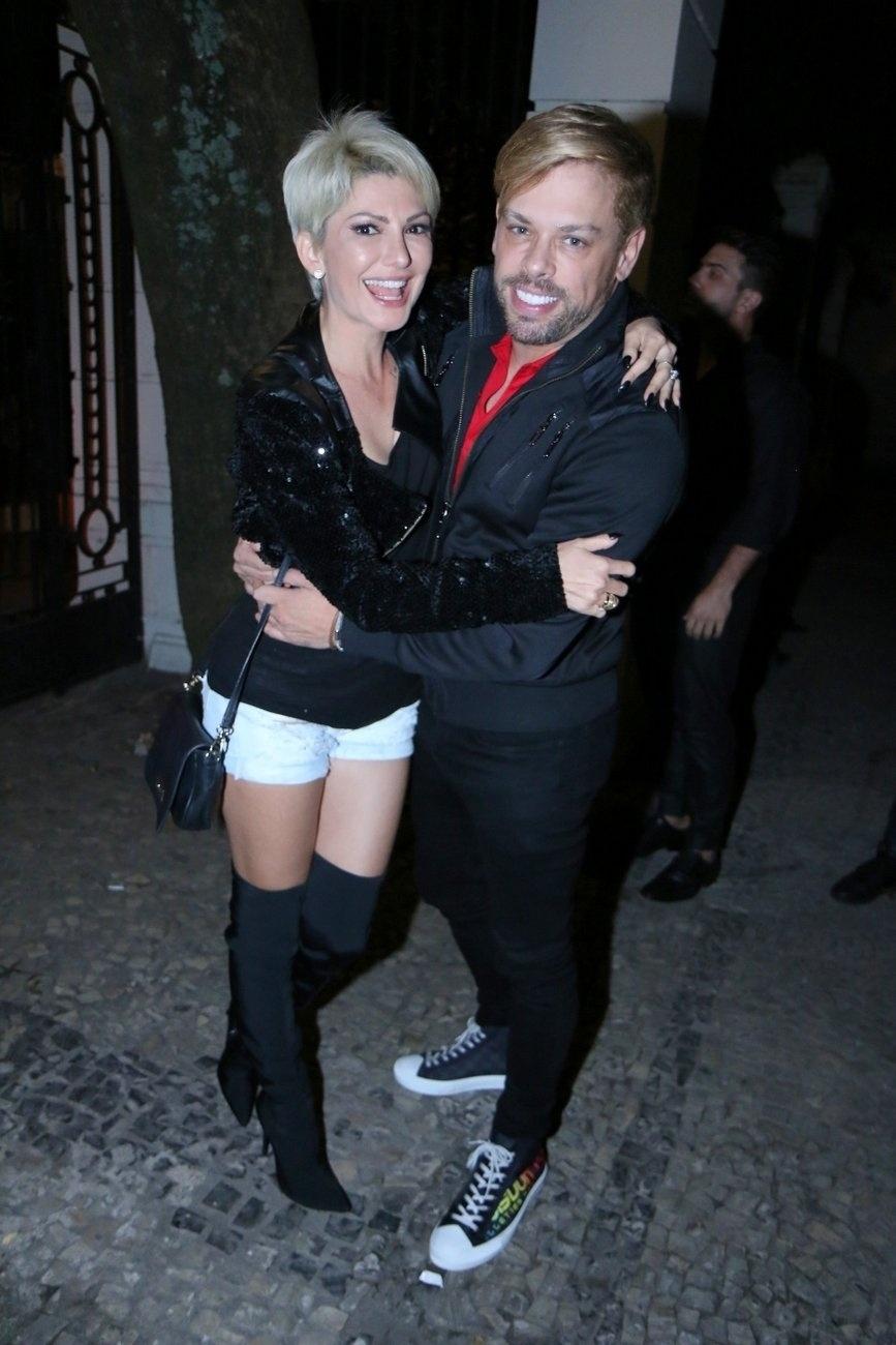 Antonia Fontenelle e Bruno Chateaubriand foram juntos comemorar com Nego do Borel - AgNews