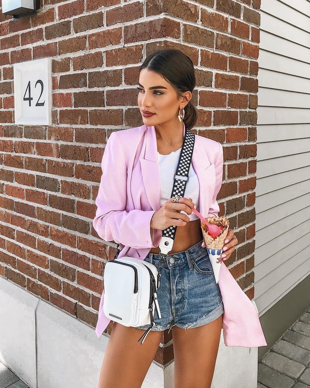 Shorts curtos - Camila Coelho - Reprodução/Instagram