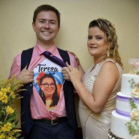 Filho de Tereza do "BBB19", Davys usou uma blusa com foto da mãe no dia do seu casamento - Reprodução/Instagram
