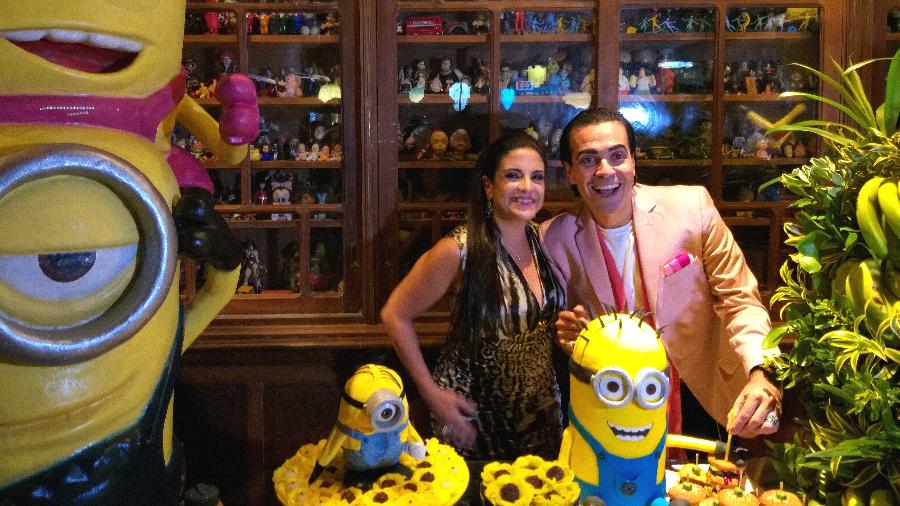 Lydia Sayeg e Fábio Arruda posam em festa de aniversário com tema "Minions" - Paulo Pacheco/UOL