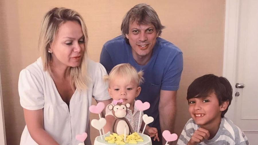 Eliana com o marido, Adriano Ricco, e os filhos, Manuela e Arthur, no aniversário da caçula - Reprodução/Instagram