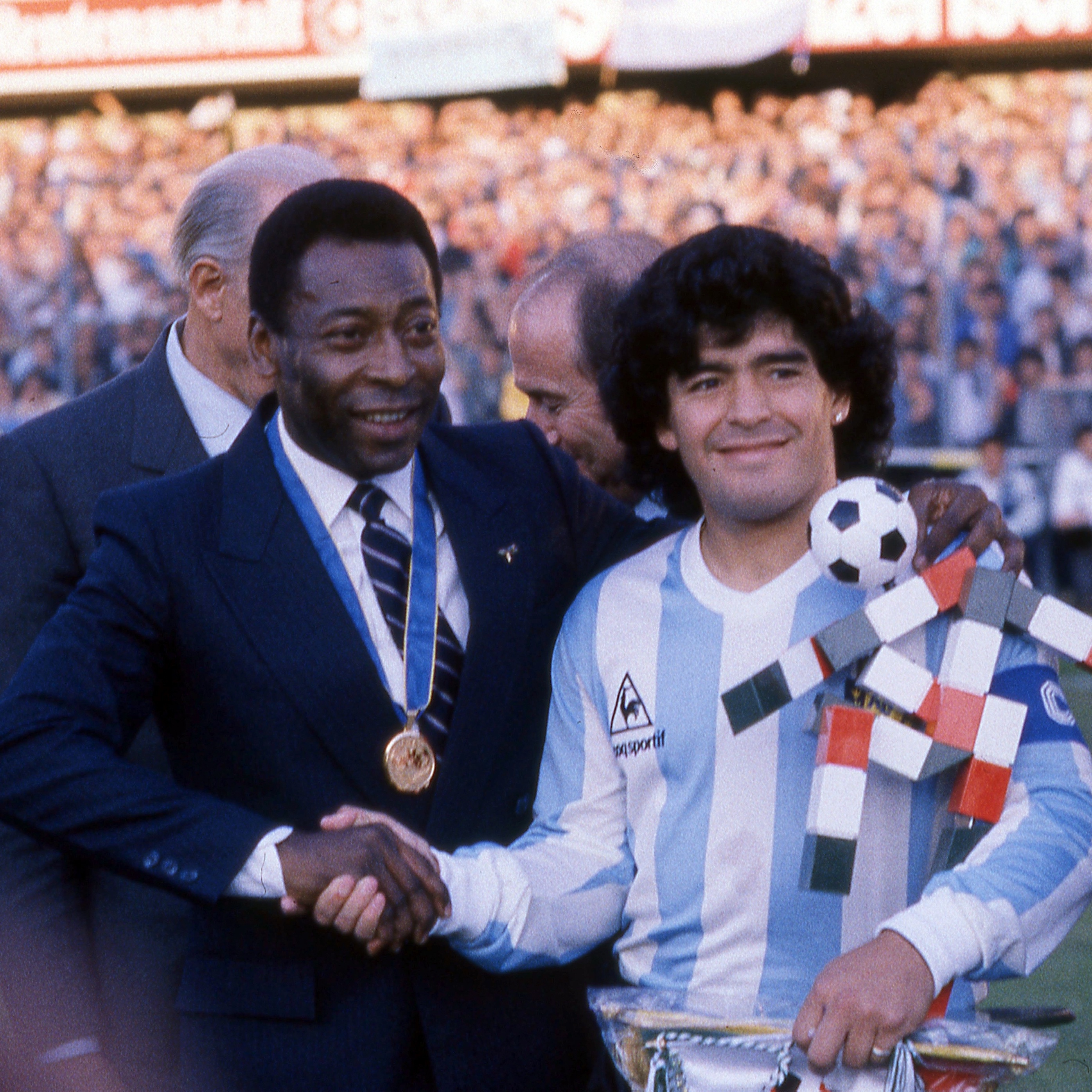 FIFA 21: Pelé monta time, se exclui e homenageia Maradona, fifa