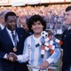 Pelé e Diego Maradona em amistoso entre Itália e Argentina em 1990, na Suíça - Alessandro Sabattini/Getty Images