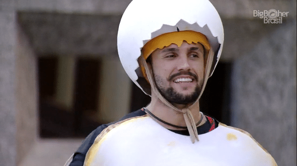 Arthur cumpre castido do monstro no BBB 21 - Reprodução/Globoplay