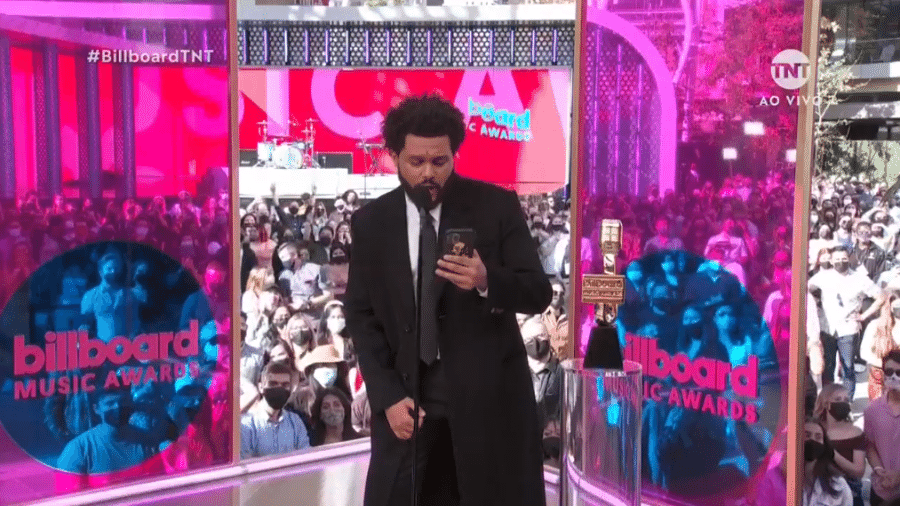 The Weeknd recebe prêmio de artista Top 100 no "Billboard Music Awards 2021" - Reprodução/TNT GO
