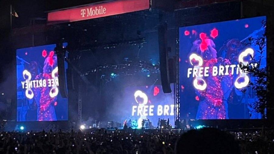 #FreeBritney apareceu no telão durante show de Miley Cyrus - Reprodução/Twitter