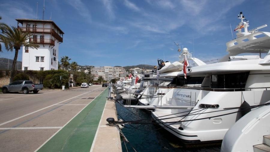 O iate (que não aparece nesta foto) estava em uma marina em Mallorca - AFP
