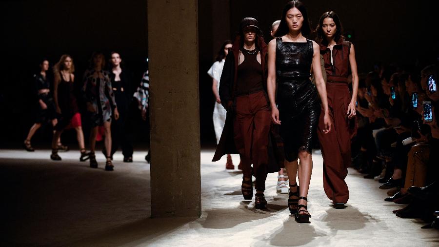 Desfile da Hermès, da Semana de Moda de Paris - JULIEN DE ROSA / AFP