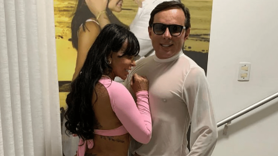 Gretchen exibe bumbum enxuto ao lado do marido, Esdras de Souza - Reprodução/Instagram