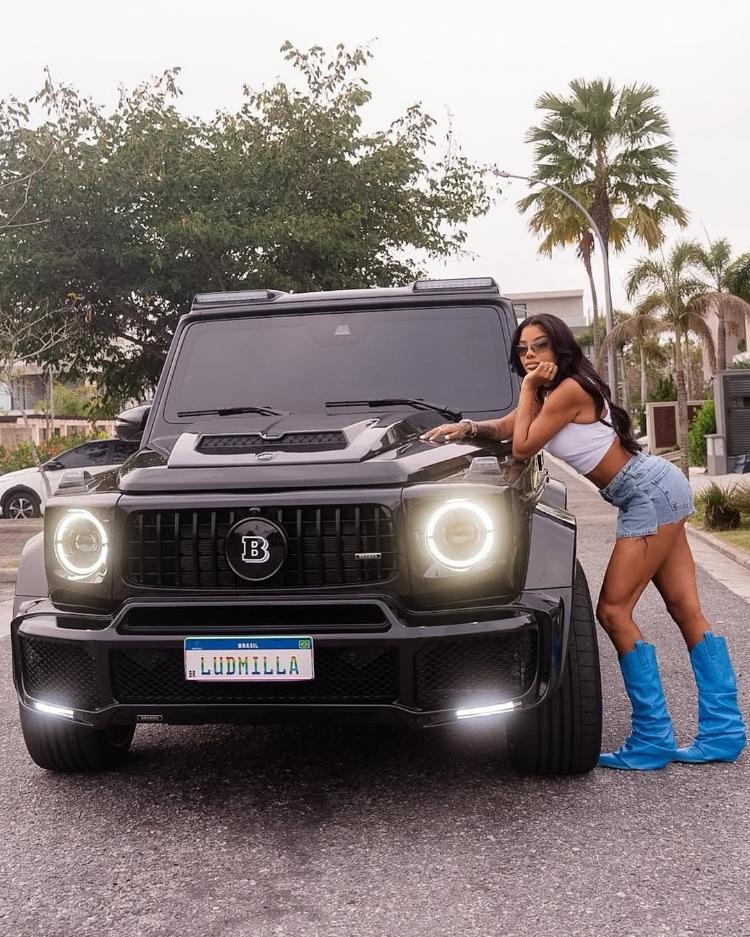 Ludmilla comprou um carro Brabus 800