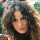 A - A cantora Ana Cañas estreia a sua nova turnê, "Tô na vida", em Curitiba, em única apresentação no dia 8, às 21h, no Teatro Marista Santa Maria (rua Professor Joaquim de Matos Carreto, 98, São Lourenço). Acompanhada por Lúcio Maia (guitarra), Fabá Jimenez (guitarra), Fábio Sá (baixo) e Marco da Costa (bateria), Ana Cañas sobe ao palco trazendo a dramaticidade de sua interpretação. Os ingressos custam R$ 51 (meia-entrada) e R$ 96 (inteira). Mais informações pelo site www.diskingressos.com.br. - Divulgação/Caroline Bittencourt