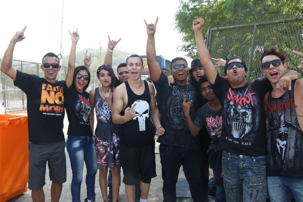 25.set.2015 - Em noite de Slipknot e Faith No More, fãs aguardam abertura dos portões no 5º dia de Rock in Rio - Zulmair Rocha/UOL