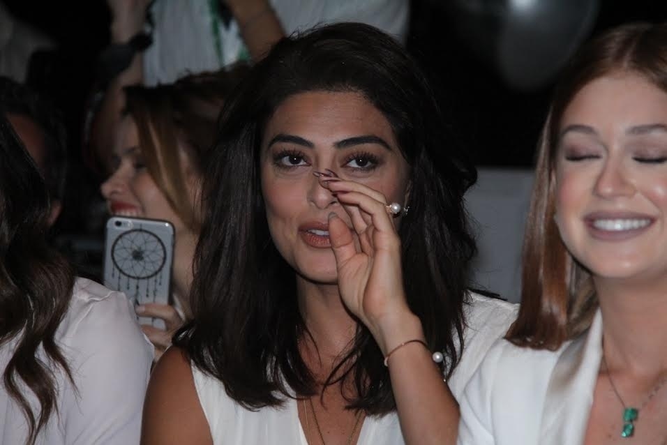 20.out.2015 - Juliana Paes se emociona durante a apresentação de "Totalmente Demais", nova novela das sete. Ela será uma editora de moda na trama - Thyago Andrade/Foto Rio News